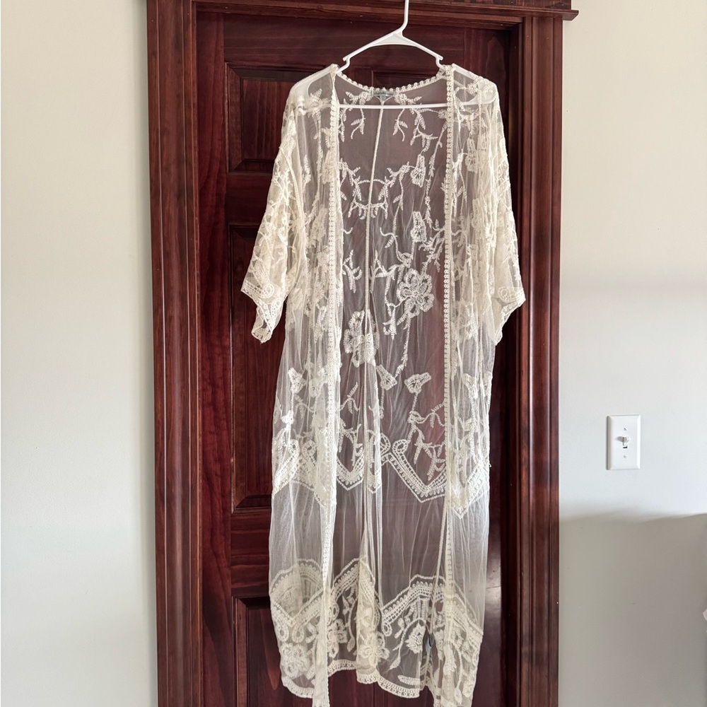 Charlotte Russe Cream Floral Lace Robe